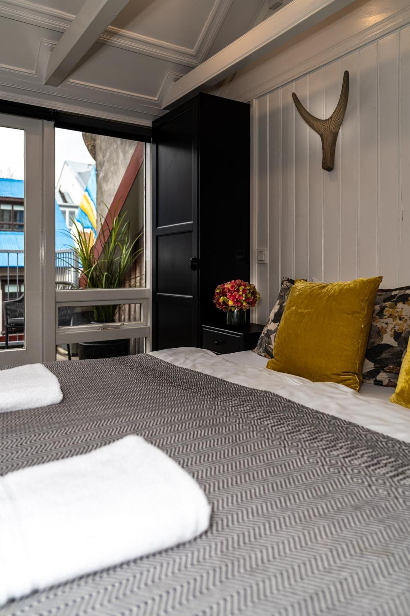 41 - อะ ทาวน์เฮาส์ โฮเต็ล Aparthotel เรคยาวิก ภายนอก รูปภาพ