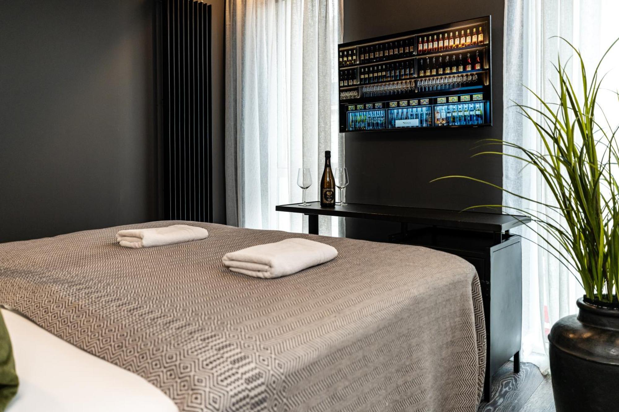 41 - อะ ทาวน์เฮาส์ โฮเต็ล Aparthotel เรคยาวิก ภายนอก รูปภาพ