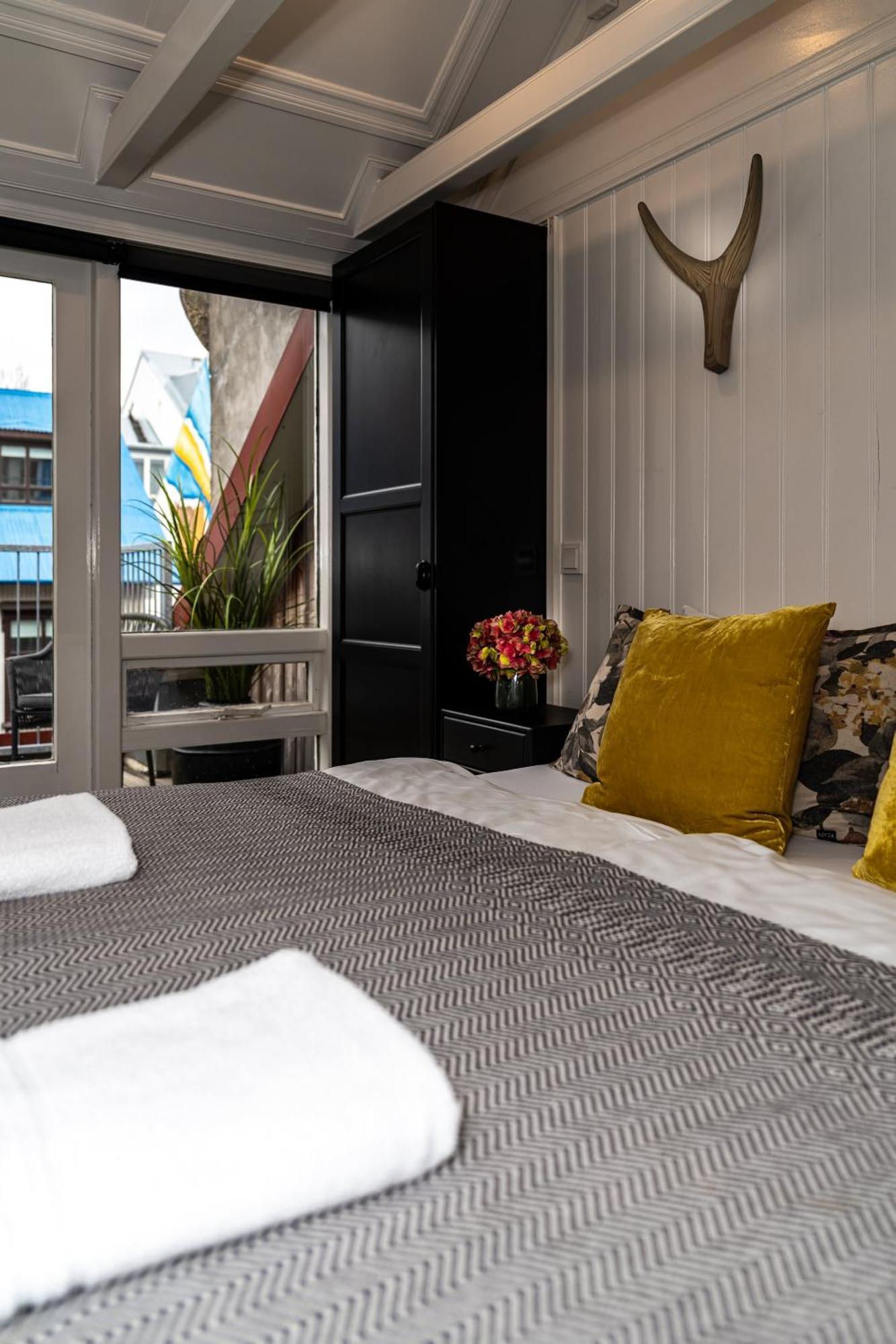 41 - อะ ทาวน์เฮาส์ โฮเต็ล Aparthotel เรคยาวิก ภายนอก รูปภาพ